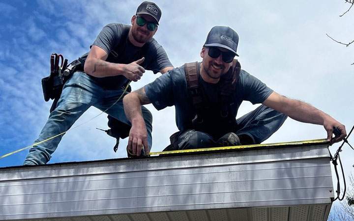 Pose de pare-feuilles pour gouttière Québec